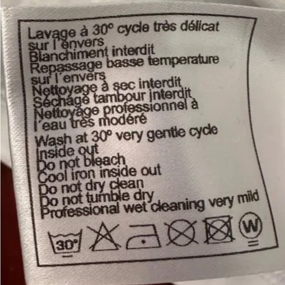 CHANEL S/S Tee with Beaded Logo CC (white) - Picture 5 of 6